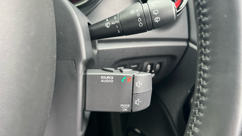 Renault Captur 1.2 TCE Signature Nav 5dr Auto Petrol Hatchback